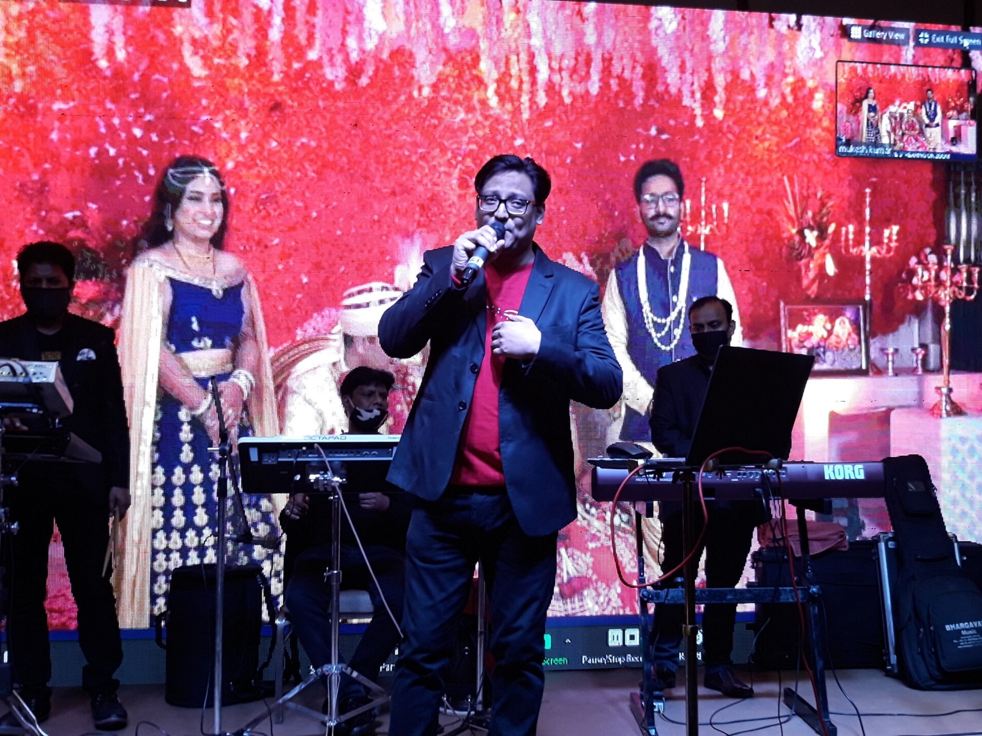 Singer with Guitarist in Delhi NCR Gurgaon Noida India